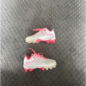 Under armor Girls baseball /soccer cleats size 12